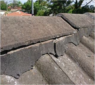 Photo of an old stone roof with cracks in it