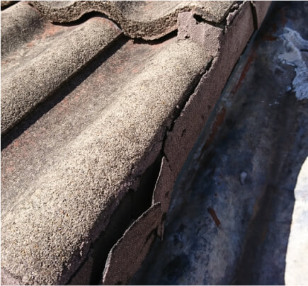 Photo of a cracked stone roof overexposed on sunlight